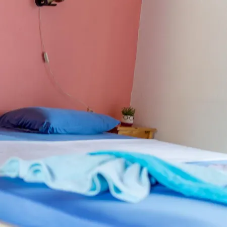 Giola And 1 אסטריס